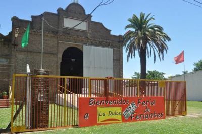 Tras la pol�mica, abre sus puertas la feria de indumentaria de B� Mitre: tiene capacidad para 105 puestos