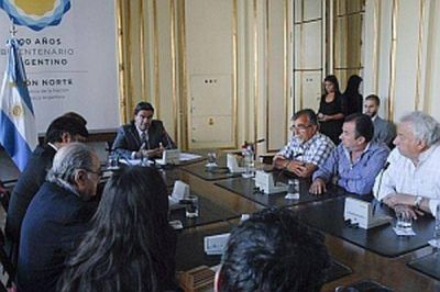 Carossi en la mediaci�n del conflicto de los qu�micos en la Casa Rosada.