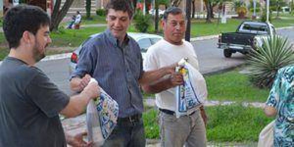 Decenas de miles de bolsas navide�as distribuye el Gobierno en la provincia