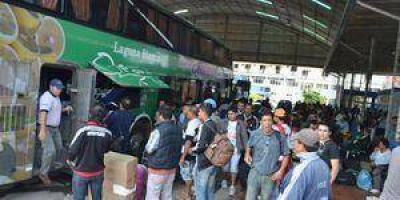 Cientos de personas llegan para pasar las fiestas de fin de a�o