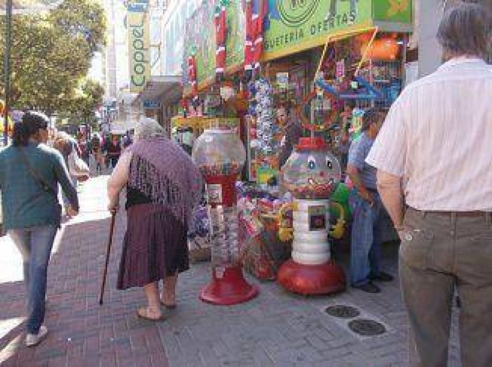 La remodelaci�n de Rivadavia queda oculta bajo los puestos callejeros