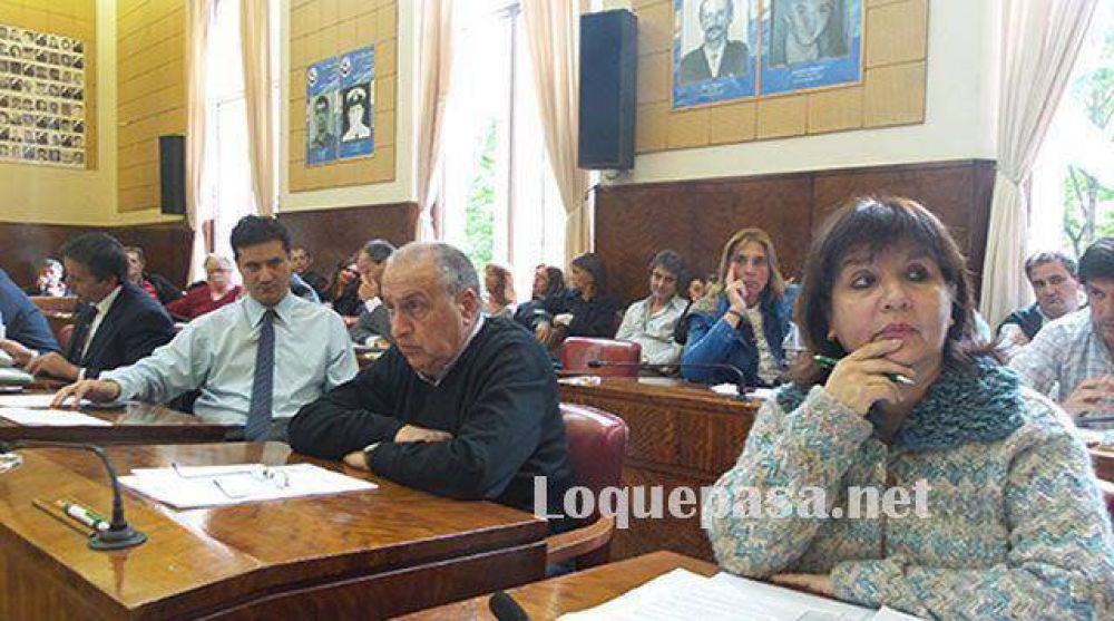 �Fue una sesi�n vergonzosa con acuerdos oscuros y una absoluta falta de seriedad�