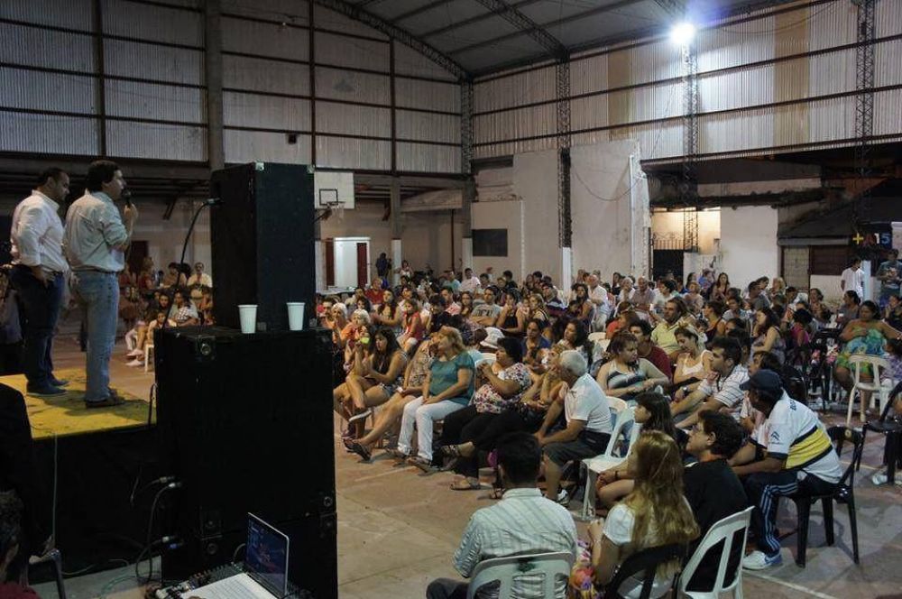 Frente Renovador: El precandidato Gamarra inaugur� local partidario