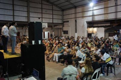 Frente Renovador: El precandidato Gamarra inaugur� local partidario