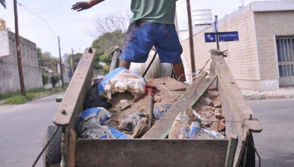 Prometen duras sanciones a quienes contraten carreros