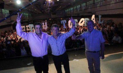 Acto de Urribarri en C�rdoba lanzando su precandidatura