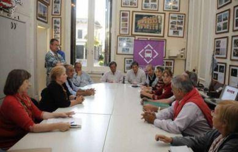 Lunghi se comprometi� a realizar el estudio de suelos en el barrio Smata para abrir las calles