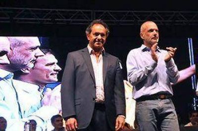BUZZI SUFRI� EL VAC�O DE LOS INTENDENTE EN LA VISITA DE SCIOLI A CHUBUT