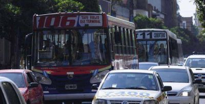 Este martes se aprobar�a el aumento del boleto de colectivos y tarifa de taxis