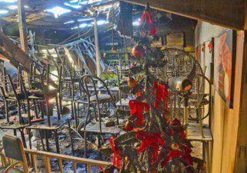 Un corto provoc� un incendio en un local de comidas 