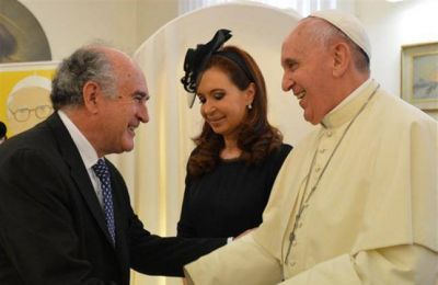 El neuquino Oscar Parrilli, bendecido por el Papa Francisco