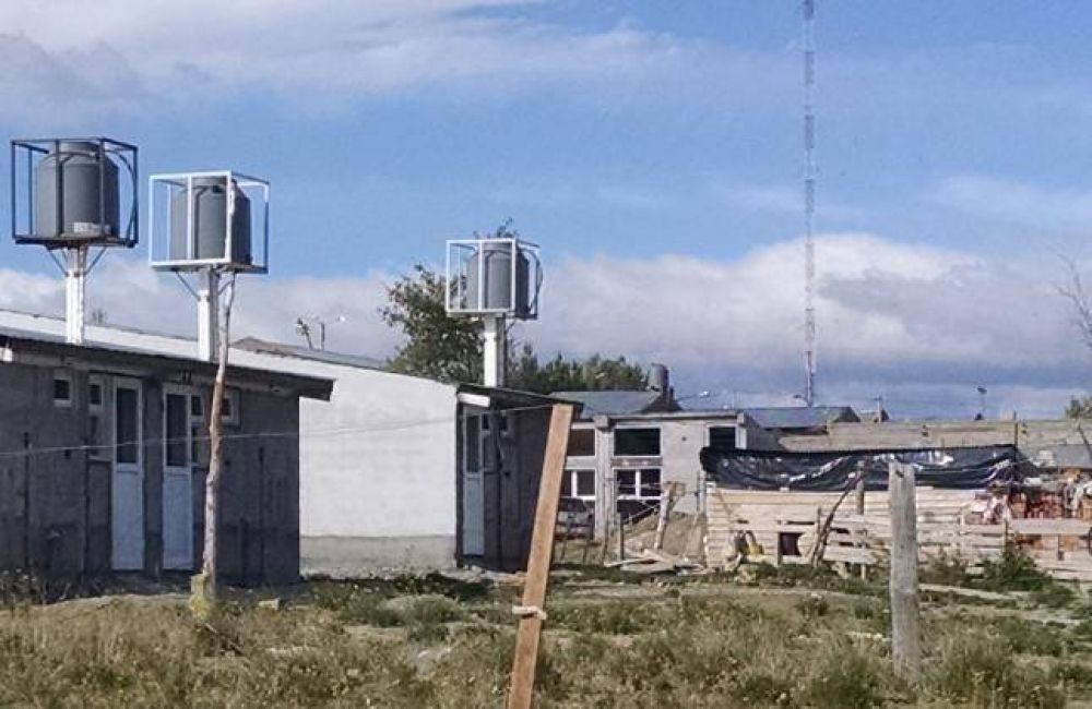 Entregan 24 m�dulos habitacionales a madres solteras de Zapala