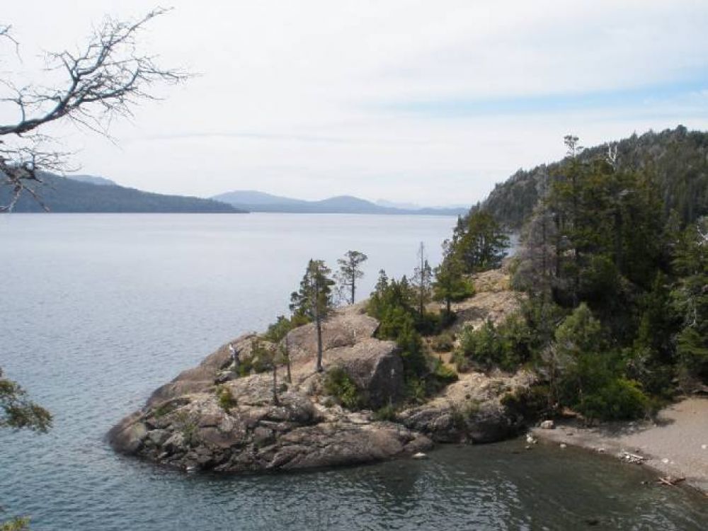 Hallan el cuerpo sin vida de una mujer en el lago Nahuel Huapi
