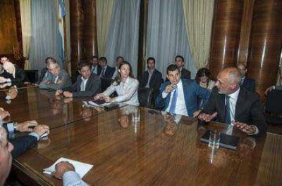 Gobierno acord� con provincias y petroleras una rebaja del 5%