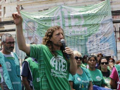 Estatales marcharon a Gobernaci�n: �A la ola naranja le vamos a oponer la ola verde�, dijo De Isasi