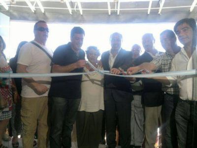 Con la presencia de Mariotto, Secco inaugur� el cine teatro municipal de Ensenada