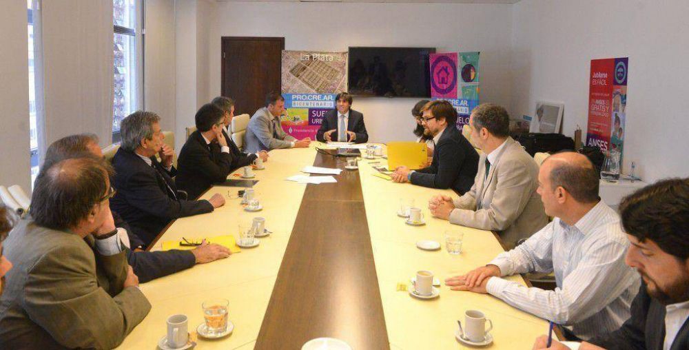 Bossio present� un plan de viviendas para la ciudad de Cristina 