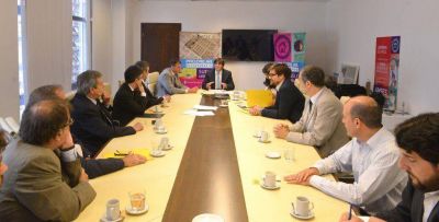 Bossio present� un plan de viviendas para la ciudad de Cristina 