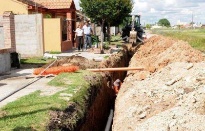 Comenz� la obra de construcci�n de la red cloacal en el barrio Uocra