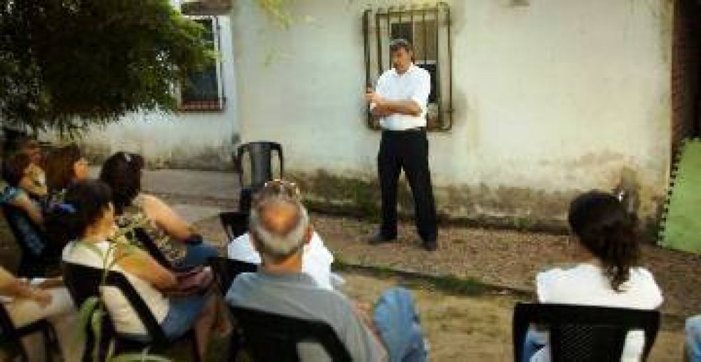 EL INTENDENTE SE REUNI� CON VECINOS DE PUEBLO NUEVO 