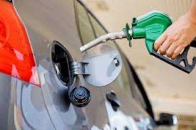 El Gobierno anunci� una rebaja del 5% en todos los combustibles