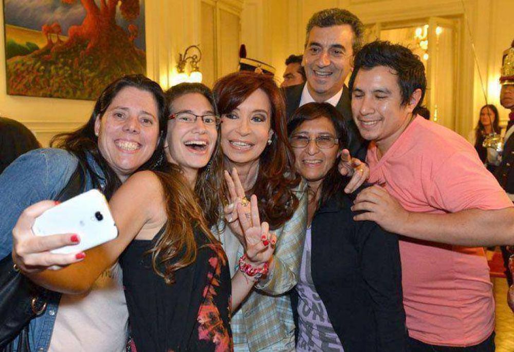 Querido diario: Cristina twitte� su d�a 