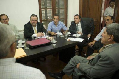 $9 millones para ayudar a los municipios con el aguinaldo