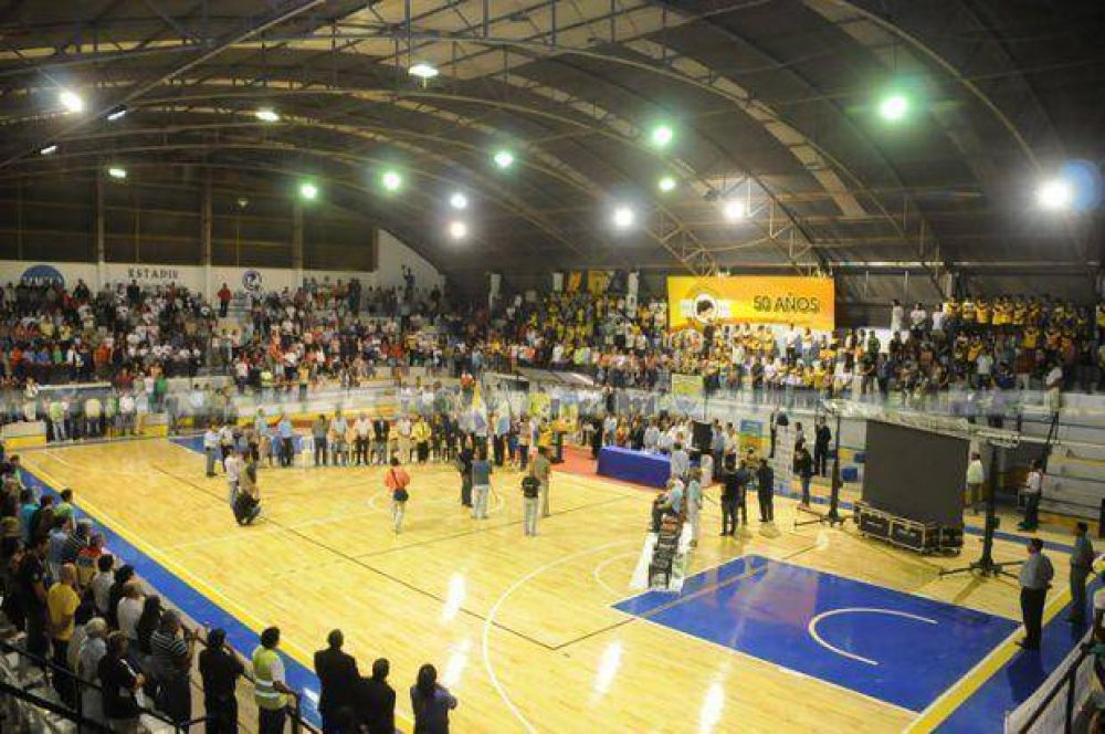 El estadio de Don Orione ya luce con luz propia