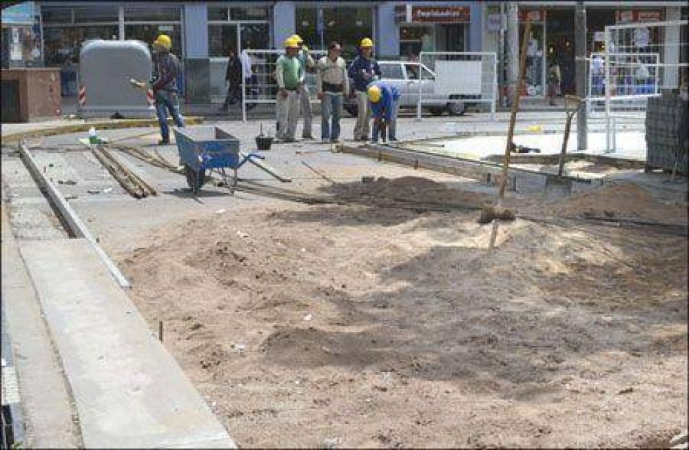 Pretenden culminar antes del 31 la obra de la Plaza
