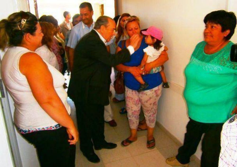 Jorge inaugur� centro de salud santarrose�o