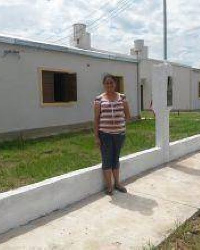 Trasladan a familias a la Nueva Formosa