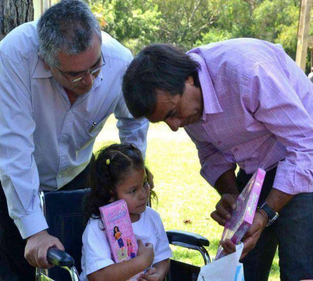 Ministro de Scioli visit� Quilmes para felicitar a una nena con discapacidad que asiste a un jard�n comunitario de Bernal