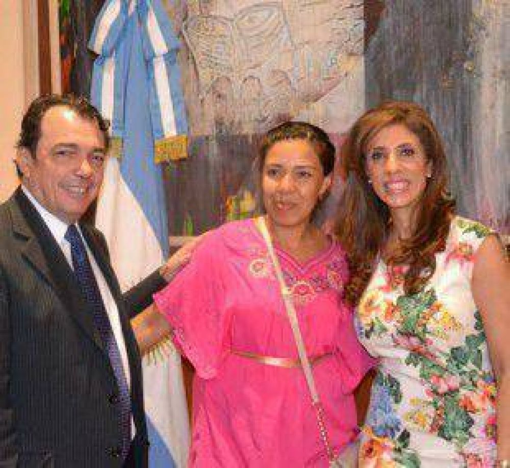 La Gobernadora entreg� aportes a micro emprendedores santiague�os
