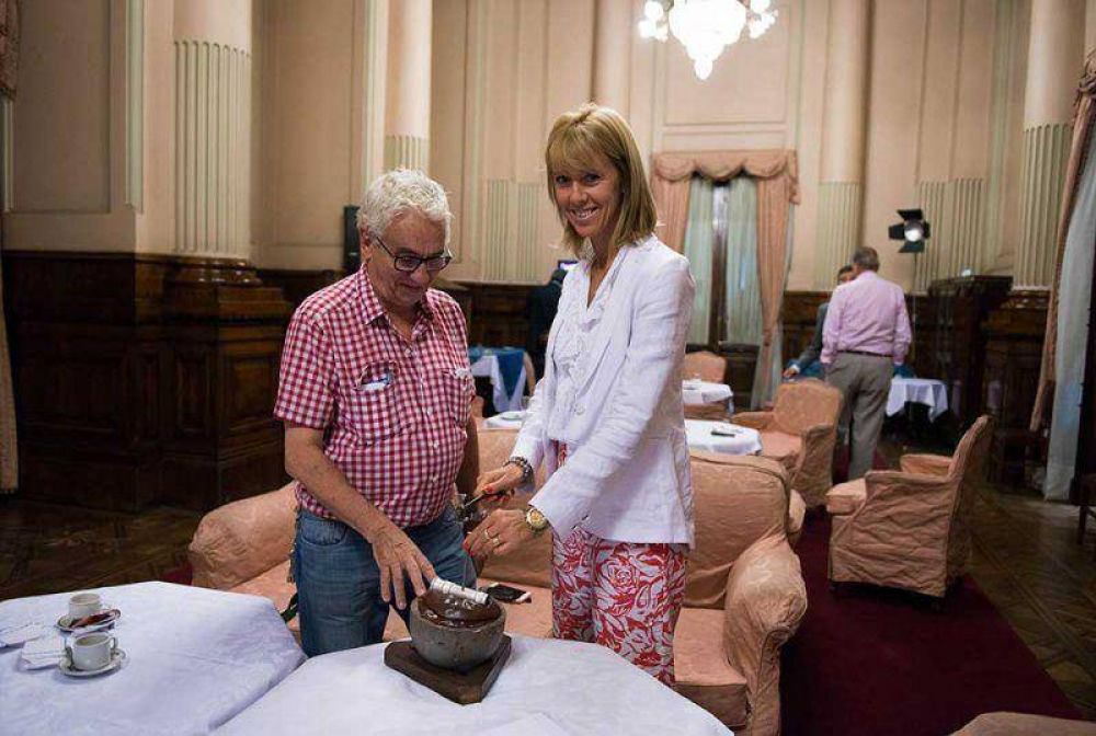 Garc�a Larraburu cincel� junto a Pallarols el bast�n del pr�ximo Presidente