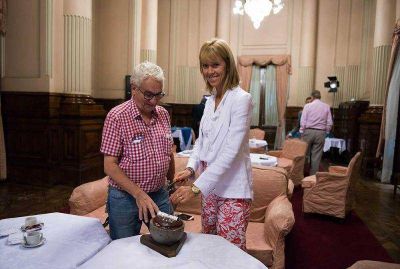 Garc�a Larraburu cincel� junto a Pallarols el bast�n del pr�ximo Presidente