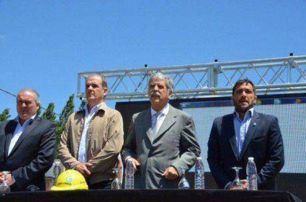 Julio De Vido en Pehuaj�: �Pablo Zurro es un hombre leal y de principios�