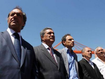 Daniel Scioli inaugur� la terminal de contenedores del puerto La Plata acompa�ado por la Uocra