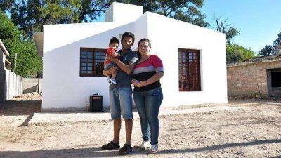 Entregaron vivienda social en Tabla Redonda