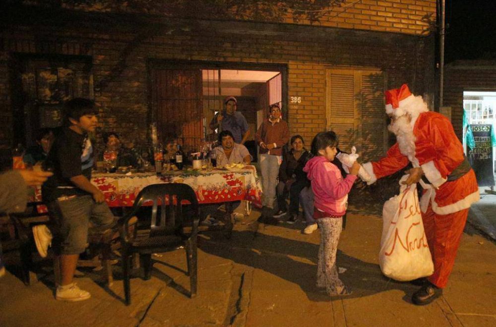 En La Florida, Pap� Noel se dej� ver a bordo de su mototrineo