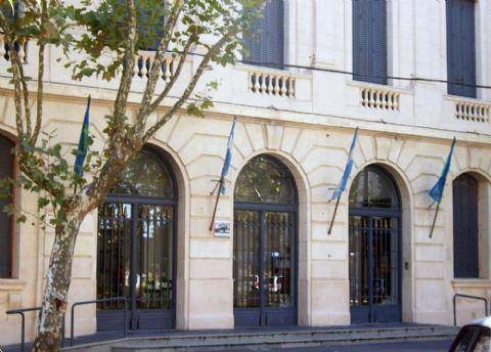 El Ejecutivo municipal acord� con los gremios un aumento para el 2015