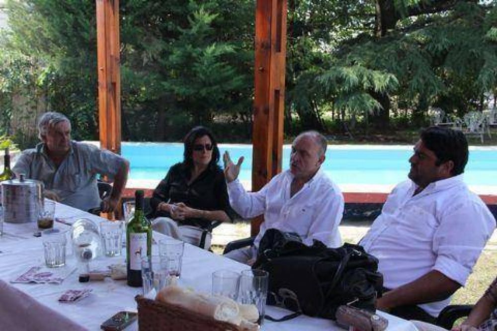 Carignani particip� de una reuni�n del PJ en Rojas