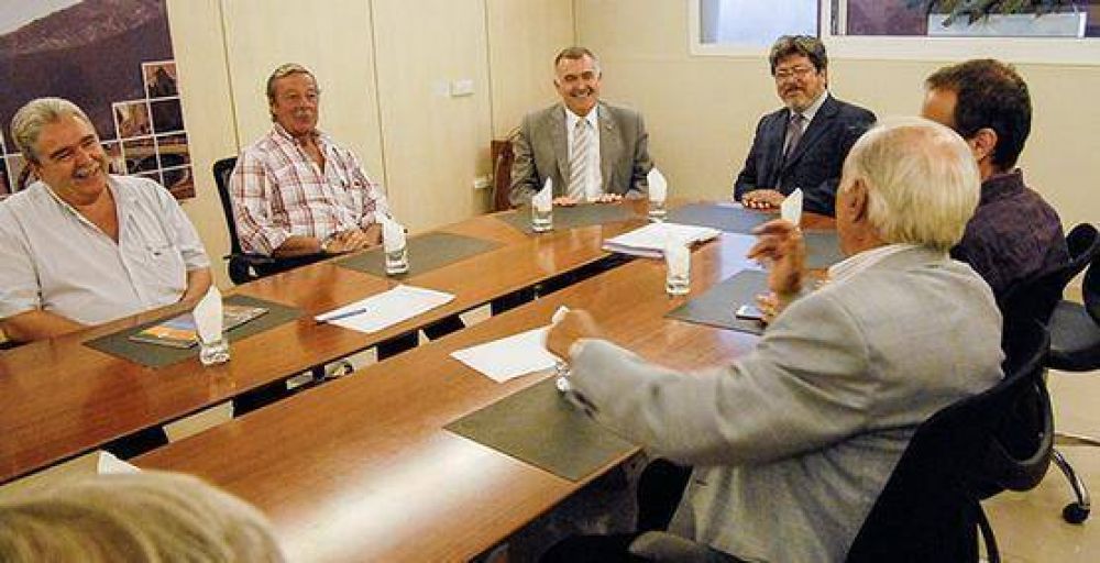 Jaldo realiz� junto con la C�mara de la Construcci�n el balance del trabajo efectuado en 2014