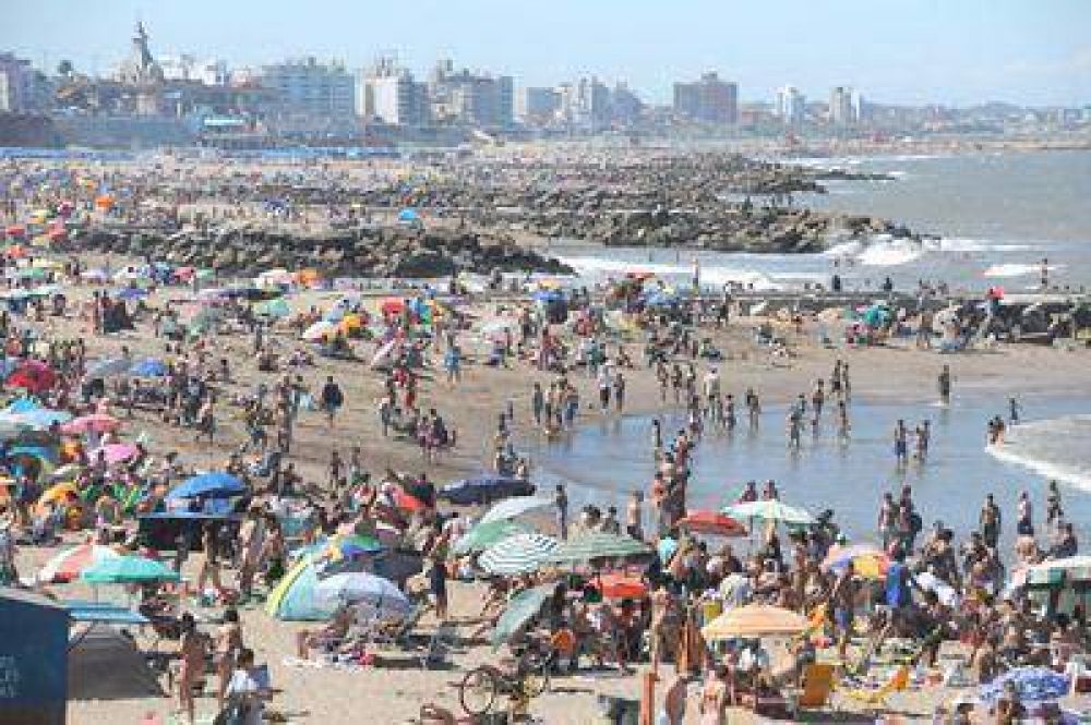 En un d�a a puro sol, las playas estuvieron colmadas y la ciudad luci� como en plena temporada