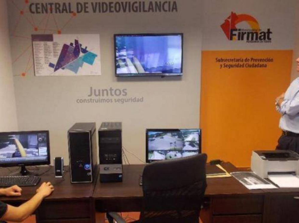 Firmat inaugur� la central de vigilancia con 20 c�maras de seguridad