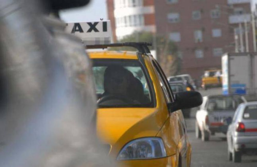 Taxista golpeado con ca�o de gas en intento de robo