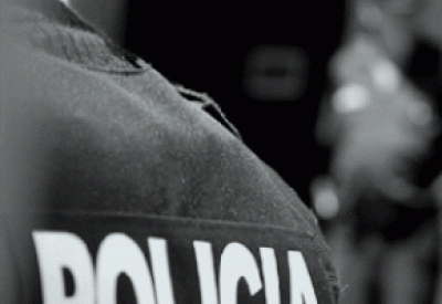 Robaron una moto en un bar y los aprehendieron