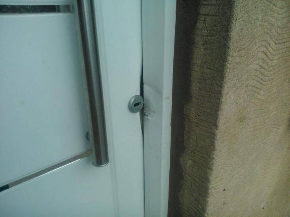 Ladrones forzaron la puerta de una casa y entraron a robar
