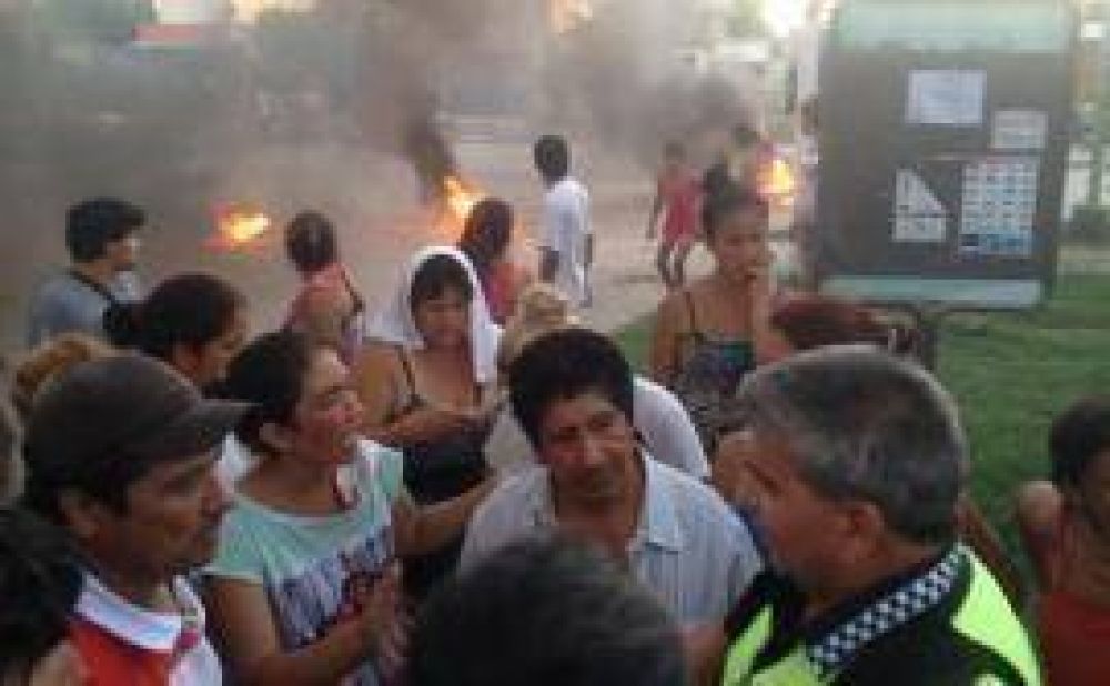 Familiares de las mujeres acribilladas trataron de quemar la comisar�a