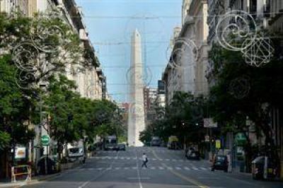 M�s de 100.000 personas dejaron la ciudad rumbo a la costa