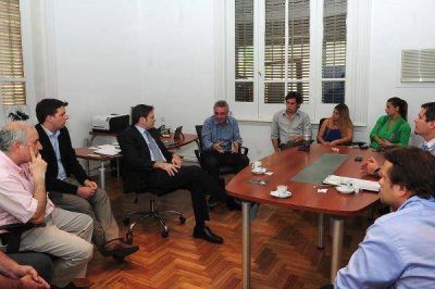 Autoridades de la Escuela de Gobierno del Frente Renovador se reunieron con egresados de Tigre